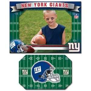   : NFL New York Giants Magnet   Die Cut Horizontal: Sports & Outdoors