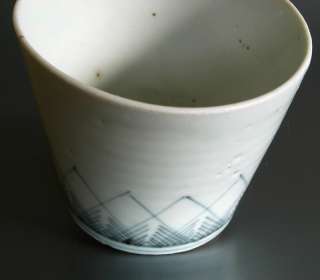 OLD IMARI B&W PORCELAIN CUP early Edo Soba choko sake  