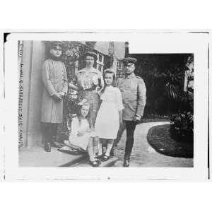  Grand Duke Oldenburg & family: Home & Kitchen