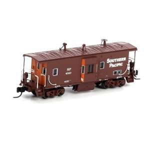   Scale Southern Pacific #4667 Bay Window Caboose (23234) Toys & Games
