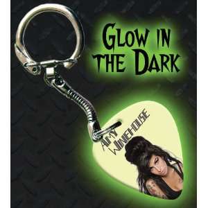  Amy Winehouse Glow In The Dark Premium Guitar Pick Keyring 