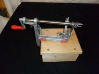 Pampered Chef Apple Peeler/Corer/Slicer with Stand  