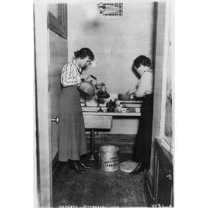  Fiood preparation,2 Barnard girls making tea in dorm 
