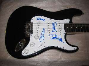 HOLLYWOOD UNDEAD Signed GUITAR american tragedy  