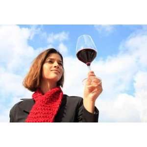  Junge Frau Verkostet Einen Rotwein, Barolo, Piemont 