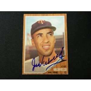   Valdivielso Auto Signed 1962 Topps Card #339 JSA Q