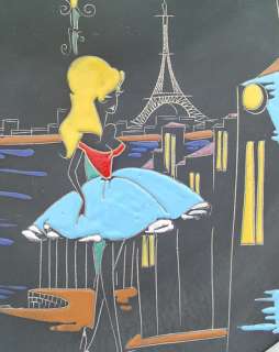 nierenförmige Keto Keramik Wandplatte Frau mit Petticoat in Paris