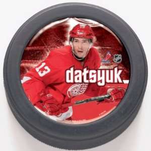  DETROIT RED WINGS OFFICIAL HOCKEY PUCK