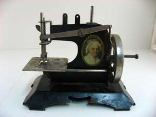 ANTIQUE SOTOY MINI SEWING MACHINE C.1919 MARTHA WASHINGTON 