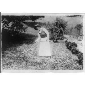  Reba Feinsohn,Alma Gluck,1884 1938,cutting grass with a 